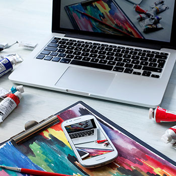 金发巨乳女王把男奴的骚屁眼精液灌满，第二次射在嘴里流出来了，嘴巴都包不完这精液！