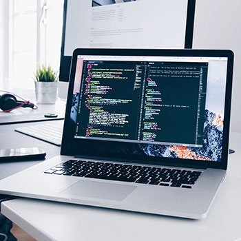 杭州商K十万一晚的03年金发头牌私拍流出，白虎嫩穴淫纹豹纹黑丝，骚得像精分母狗，这价格不冤！